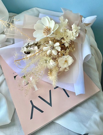 Go with the Flow 永生花束-純白無瑕