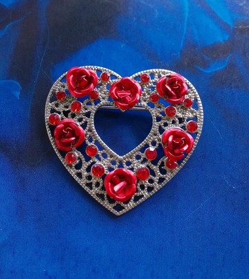 Vintage Jewelry 西洋古董飾品 立體簍空 紅玫瑰愛心 別針