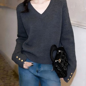 愛依依 秋冬上衣 針織衫 V領毛衣 打底內搭衫 新款高端優雅時髦上衣時尚百搭套頭衫-11412.