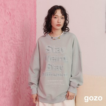 【gozo】毛茸茸立體感印花寬鬆大學T(白色/淺藍_F) | 女裝 圓領 休閒