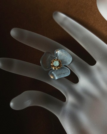 蛋白三瓣花耳環