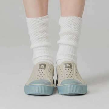 【MOZ瑞典駝鹿】雙色洞洞餅乾水鞋 (奶蓋燕麥蘇打) 全球首創 舒適厚底 防潑水-附鞋扣