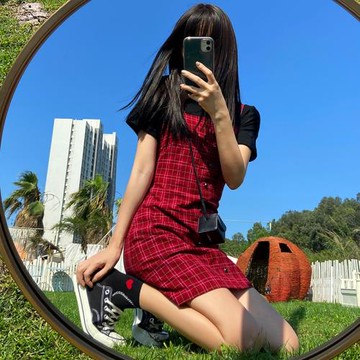 紅色格子連衣裙女夏復古一字肩收腰吊帶裙小個子氣質顯瘦度假裙子