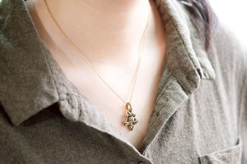 個性鳶尾花百合雙面雕紋墜飾項鍊-黃銅款 純銅飾品