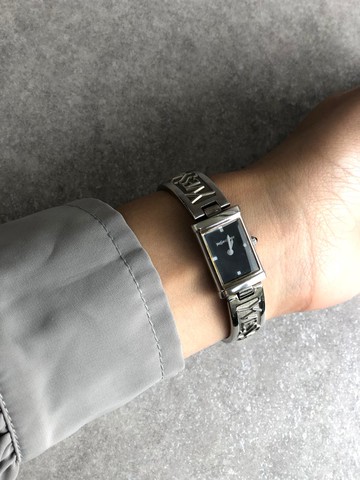 【 VintageShop solo 日本直送中古包專賣店 】Yves Saint Laurent 腕錶 銀色 錶帶式石英錶 5421-H18687Y 復古 ina8wn