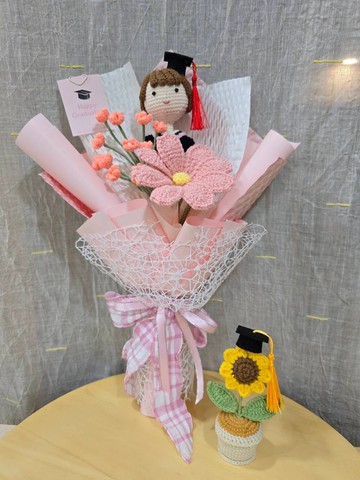 鉤針畢業花束 畢業娃娃 格桑花永生花禮