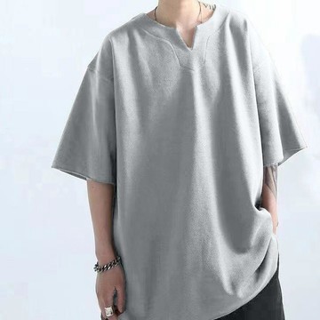 【男裝】臺灣出貨300斤寬鬆大碼男士新款新款潮流個性設計V領高級設計感短袖T恤衫