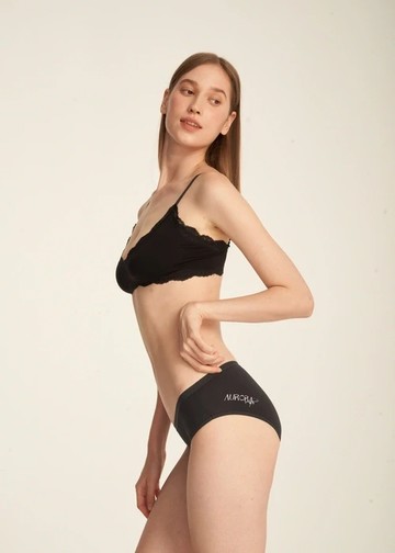 冬日氣息．緊帶中腰三角內褲(黑-歐洛拉)