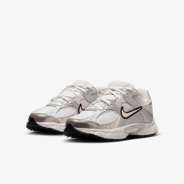 NIKE NIKE V5 RNR (GS) 中大童 休閒鞋 HQ6411102