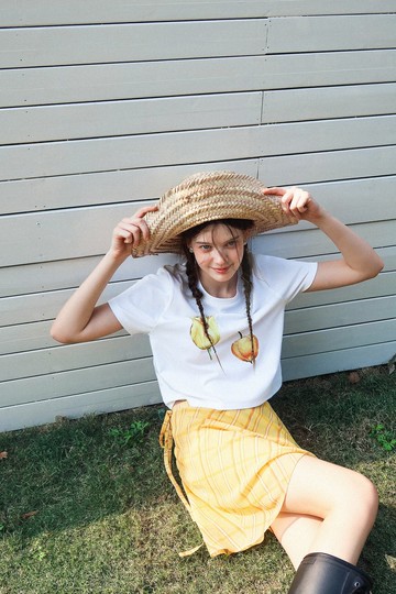 植物系女生 花朵果實手繪感印花短袖T恤