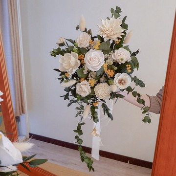 【婚禮捧花】| 客製設計 |白綠色永生花婚禮瀑布捧花