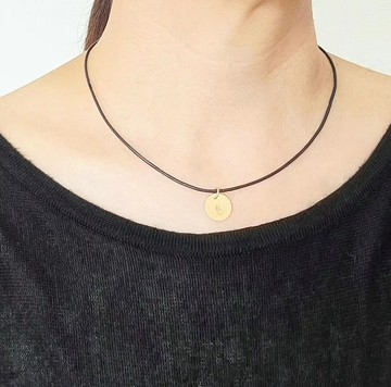 縮寫字母飾牌皮革編繩項鍊