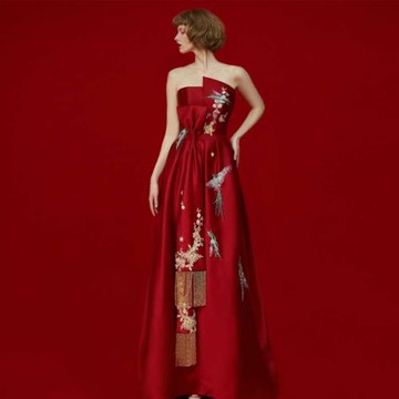 敬酒服新娘紅色大氣抹胸訂婚連衣裙緞面高端輕奢小眾高級感禮服女