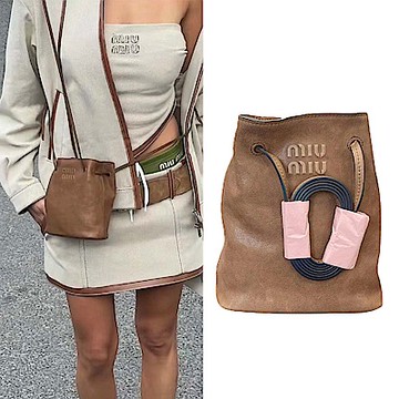 MIUMIU 品牌字母浮雕LOGO棕色小羊皮水桶包
