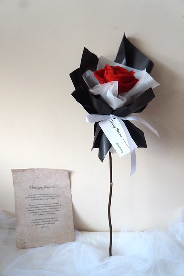 sueing_blossom  單隻永生玫瑰花束