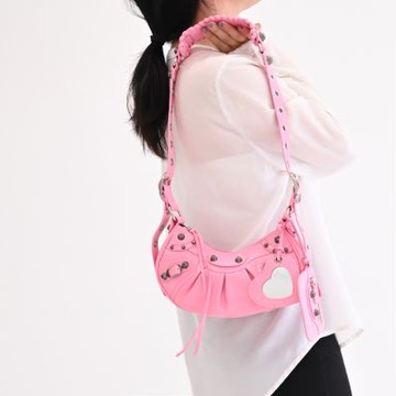 BALENCIAGA 巴黎世家  Le Cagole XS 經典鉚釘造型漆皮拉鍊肩背/斜背包(亮粉)