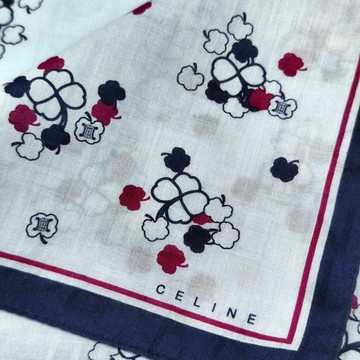 Celine Paris 古著絲巾 - 幸運草與幸運符圖案 23 x 22.5 英吋
