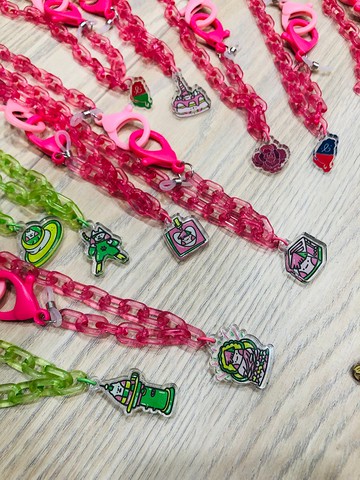 小卷喃喃:小犬嗷嗷-原創插畫角色-口罩鏈眼鏡鏈耳機鏈