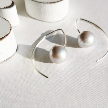 SV925SF 大圓珠銀色珍珠 馬眼耳環