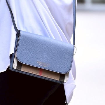 BURBERRY 8062808 HAMPSHIRE 經典棉麻多卡斜背包.淺藍