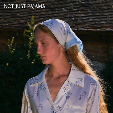 Not Just Pajama Bubbie小羊 斜紋印花真絲方巾/小羊印花絲巾 - 藍色印花