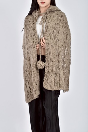 (F) 披肩棕色罩衫