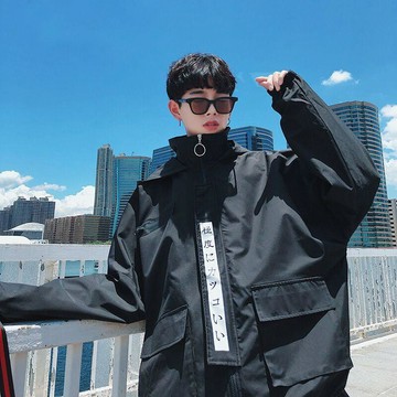 男士夾克2021春秋款連帽帥氣學生男裝寬鬆韓版潮流休閒工裝外套男水洗牛仔 寬鬆 夾克 丹寧 連帽牛仔外套 外套 落肩 新