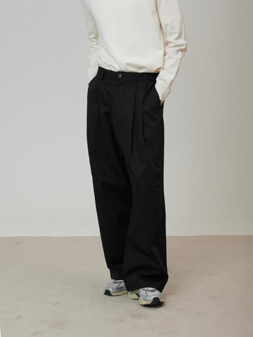 Classic Cotton Two-Tuck Chino Pants Black