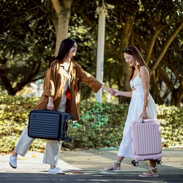 巴塞隆納前開式登機箱20吋 夢幻粉