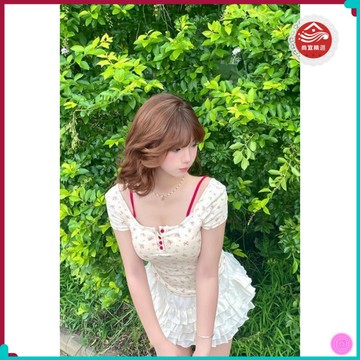 桃園出貨 夏季上新🌸 純慾甜美碎花露背假兩件短袖t恤女夏季新款帶胸墊顯瘦短款上衣潮 2WDV