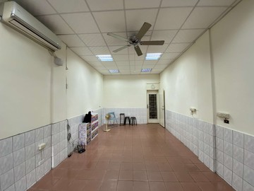 正東山路黃金透店 東山商圈｜前臨路後臨公園｜台中市北屯區東山路一段