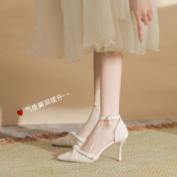 2025新款尖頭細跟高跟鞋大碼加肥加寬珍珠一字扣女單鞋小碼淺口