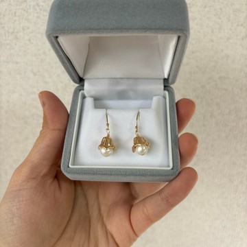 淡水珍珠耳環 24K 鍍金鈴蘭花設計 7mm 14KGF 耳勾/耳夾