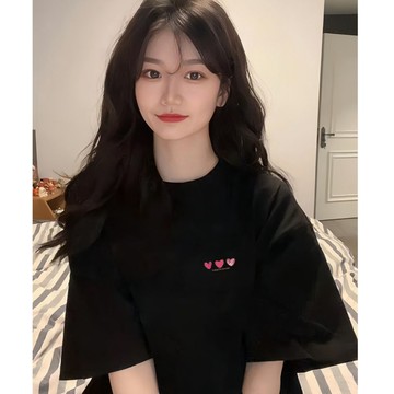 【隔日到貨】100%純棉 三顆塗鴉愛心英文胸口小印花加強拷克圓領短袖T恤男女上衣大尺碼情侶裝OVERSIZE團體服客製化