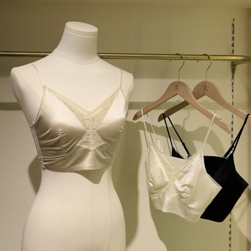 2025法式浪漫V領拼蕾絲文胸輕奢緞感隱形美背內衣無痕親膚裹胸鑫弘-素時衣櫥