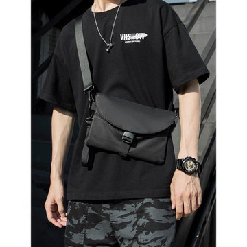 休閑男士斜挎包日系潮牌斜背包工裝運動郵差包輕便百搭單肩包男包