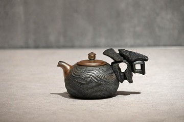 | 275cc | 柴燒造型正把壺 柴燒壺 茶壺 手作壺【臻麟陶藝】