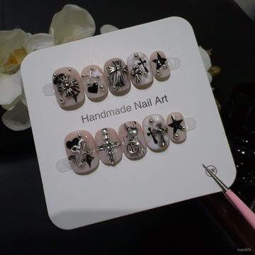 ➕最新設計款穿戴甲💅【朋克十字】甜酷闇黑朋克十字星芒穿戴甲裸粉底色金屬裝飾手工甲短方圓穿戴甲 PVVV