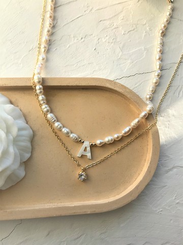 字母珍珠項鍊。疊戴項鍊。22K 金電鍍項鍊。