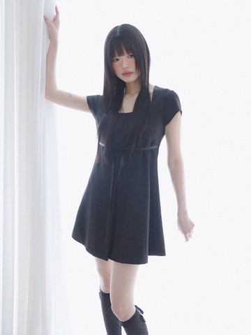 SQUARE RIBBON DRESS [BLACK]