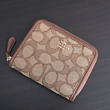 COACH CH389 經典緹花布拼接拉鍊短夾.咖邊