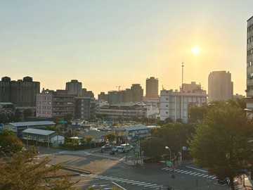 獨家底價有驚喜★西區河畔首排★高樓視野大三房平車｜台中市西區大忠南街