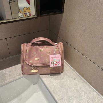 ⭐臺灣出貨⭐Kitty凱蒂貓大容量收納包外出旅行便捷式立體2025新款耐髒化妝包