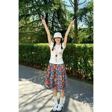 可愛甜美風休閒運動套裝女夏季印花正肩短袖T恤碎花半身裙兩件套小隻女穿搭