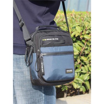 2023新款男包斜挎輕便防水小背包挎包男休閑旅游男士斜挎包單肩包