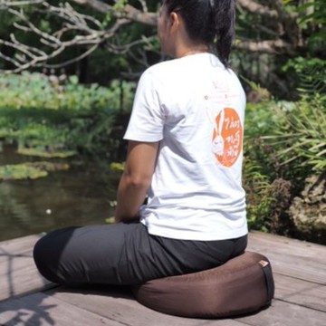 MagicCircle NaturalLatex，圓形橡膠座墊，柔軟有彈性。