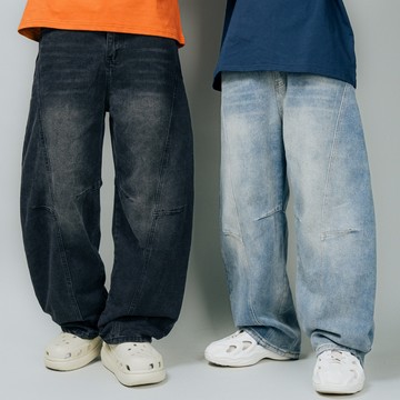 【YIJIAYI】微彎刀立體剪裁牛仔褲 彎刀褲 牛仔褲 寬鬆牛仔褲 水洗牛仔褲 (V0002)