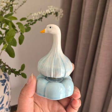 桃園出貨✨ 新款景德鎮陶瓷蒜了鴨轉轉擺件創意手工旋轉桌面辦公室車載瓷器小飾品