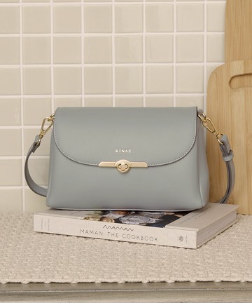 三層澎澎柔軟皮革精緻轉釦掀蓋斜背包-淡椒鹽-澳式丹波麵包系列 (BX96393-91)