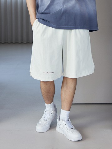 素面微開衩休閒短褲